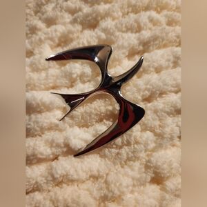 Vintage Sarah Coventry bird in flight brooch